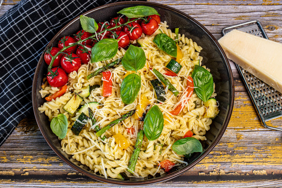 Vegetarische pasta met gegrilde groenten